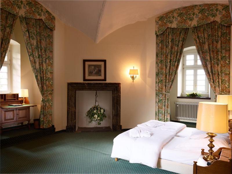 Hotel Und Restaurant Burg Schnellenberg Attendorn Luaran gambar