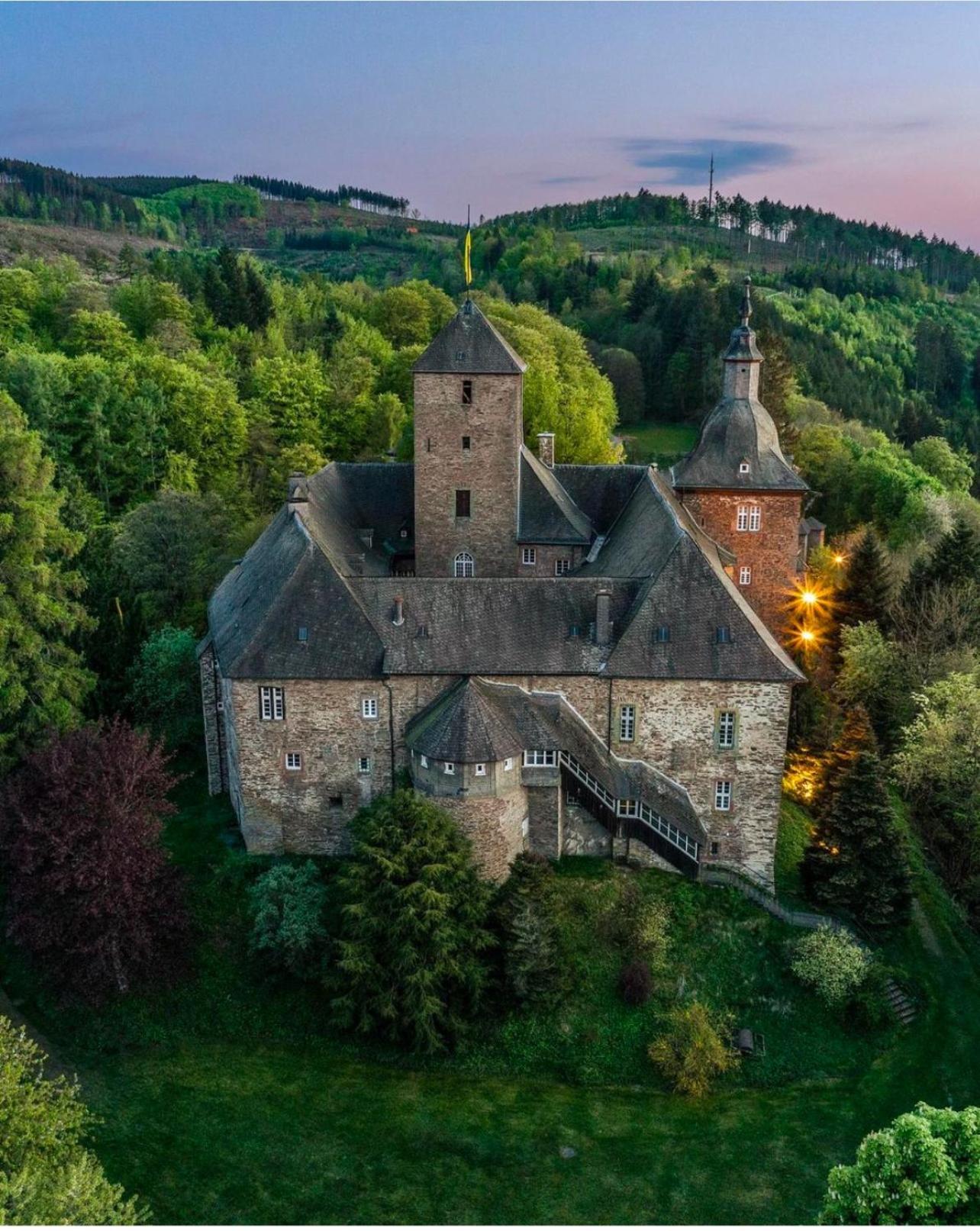 Hotel Und Restaurant Burg Schnellenberg Attendorn Luaran gambar